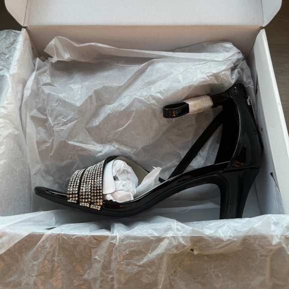 Marc Fisher Kids Heels - Picture 4 of 5